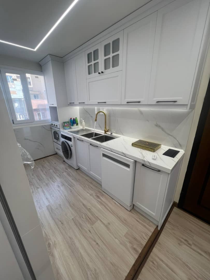 ساخت و اجرا کابینت هایگلاس و نئوکلاسیک غلامی در پردیس